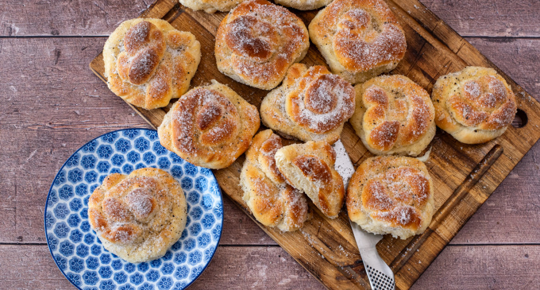 Bullfest med kardemumma- och sockerbullar av Karlsbaderdeg.  