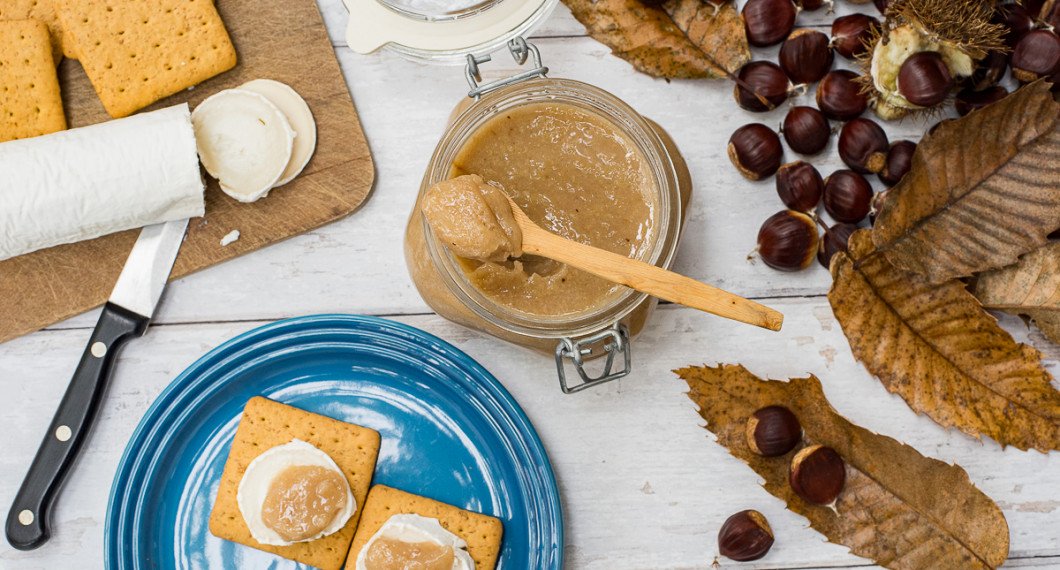 Låt svalna och stå i kylen över natten att stelna. God som vanlig marmelad eller till dessertost som getost. 