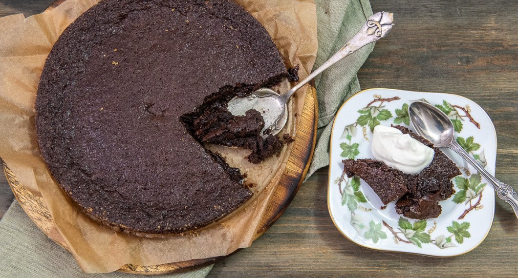 Ta ut och låt svalna innan servering. God som den är, med vispad grädde eller vaniljglass. 