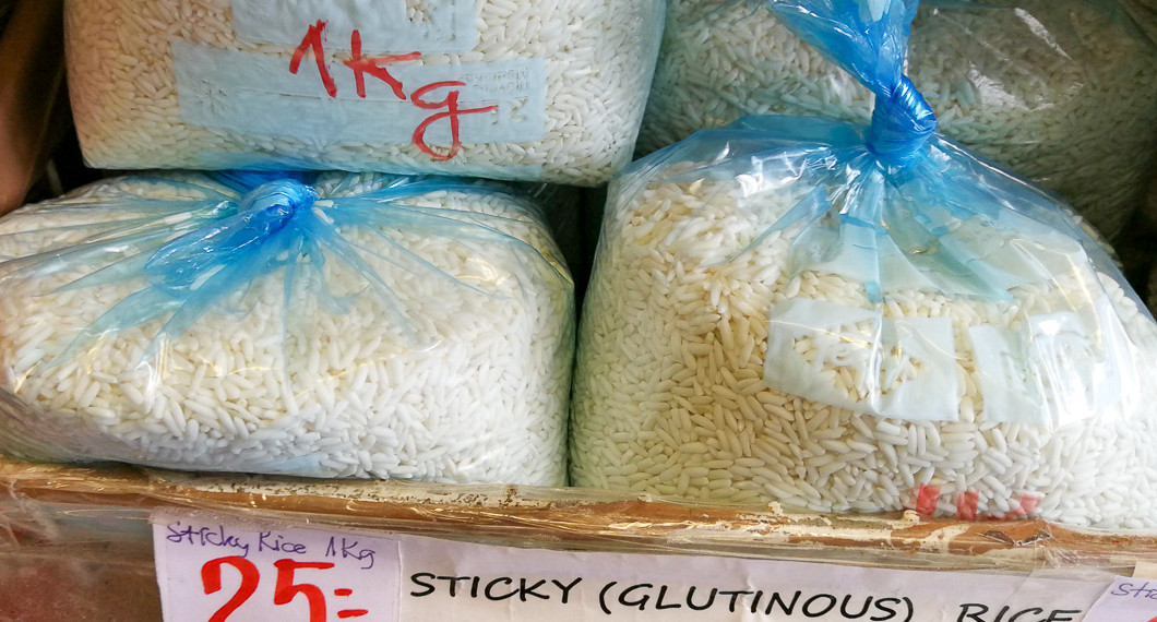 Sticky ris är thailändskt klibbigt ris som används till desserten