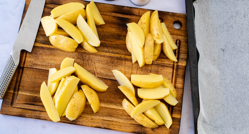 Räkna ca 200 gram potatis per portion. Dela gärna upp innan så du ser att du har fyra portioner. 