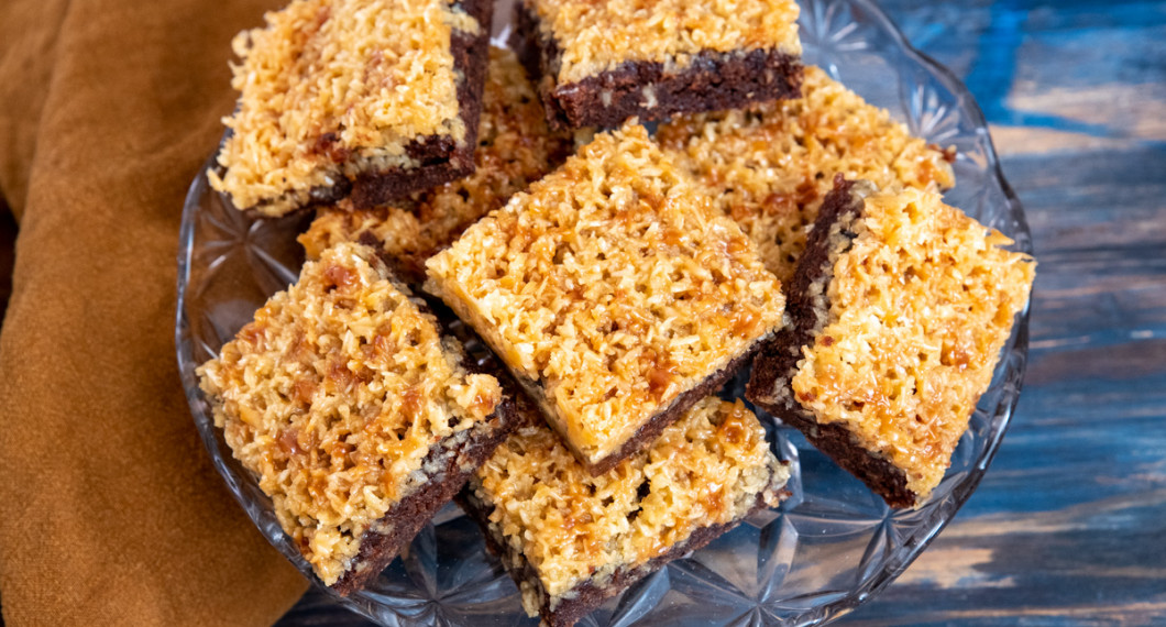 Jag hade kokostoscan som topping till kladdiga chokladrutor. 