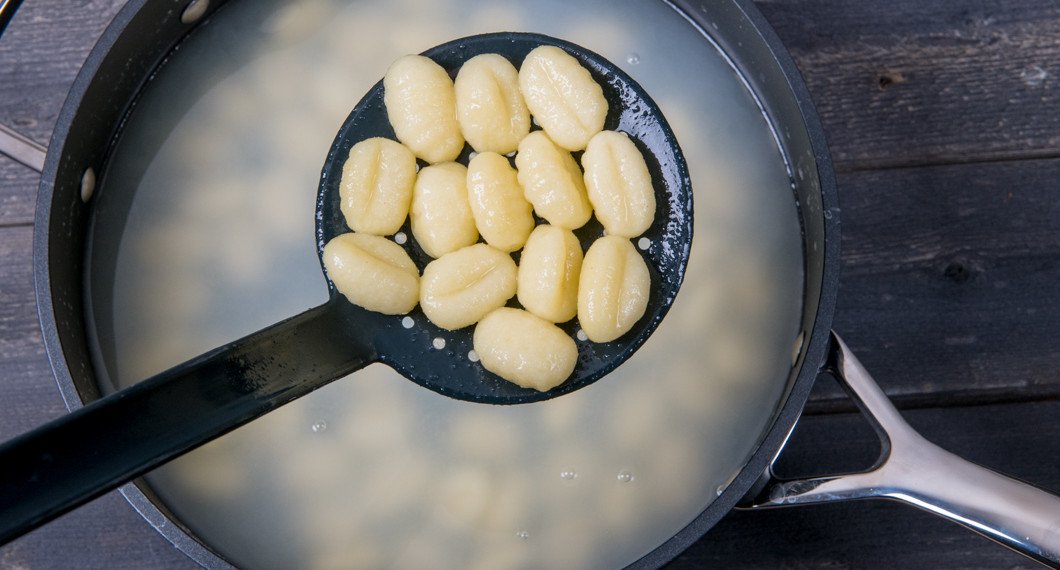 Kokt färsk gnocchi går snabbt och lätt att koka. 