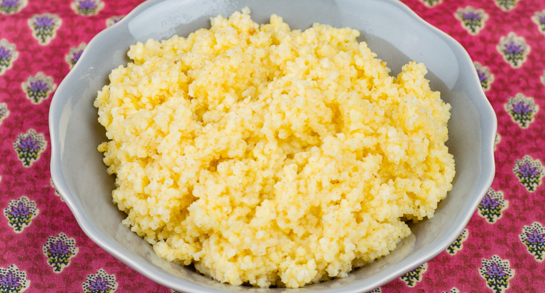 Kokt hirs i skål till tabbouleh