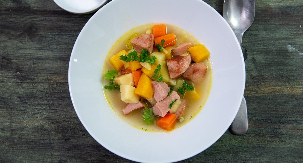 Smaka av med. Garnera med färsk hackad persilja om du vill. 