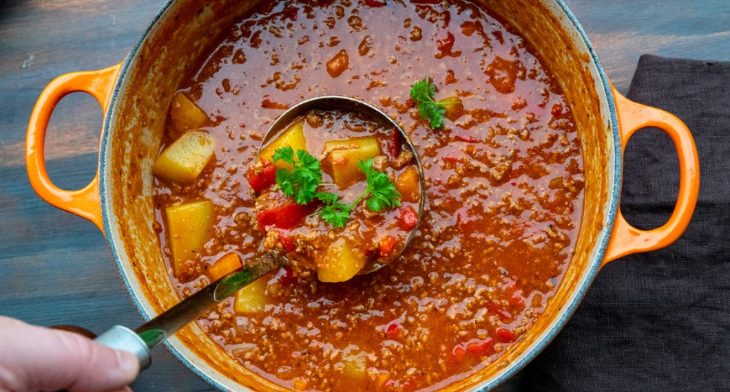 Grytan är en variant på gulasch med köttfärs och potatis. 