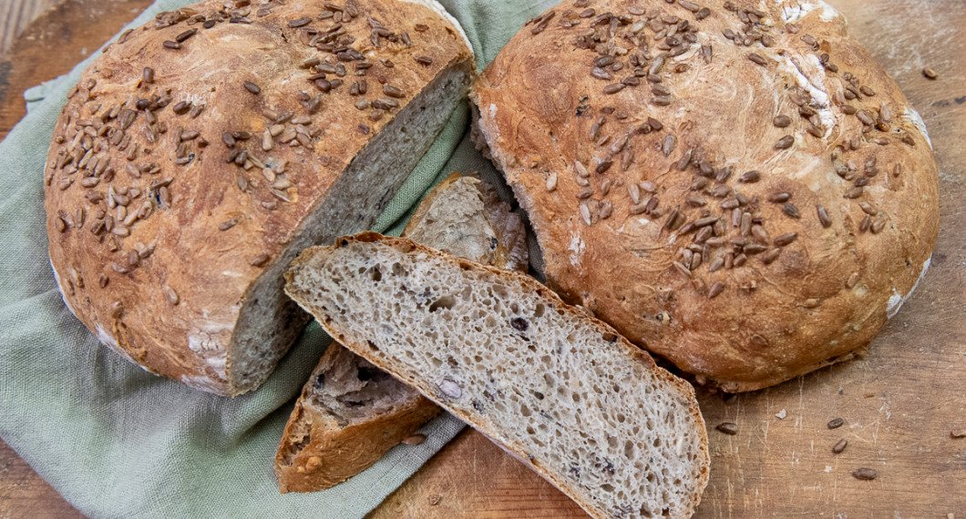Bönorna ger både god smak och ett matigt bröd med extra protein. 