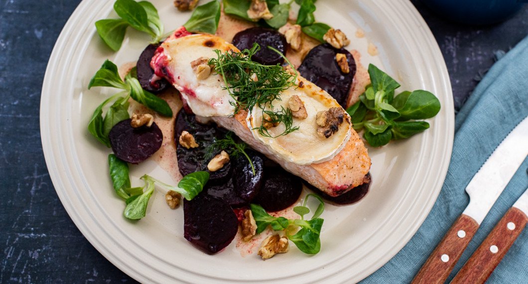 Söta rödbetor, brynt smör, dill, smakrik getost, knapriga valnötter och honung passar bra ihop. 