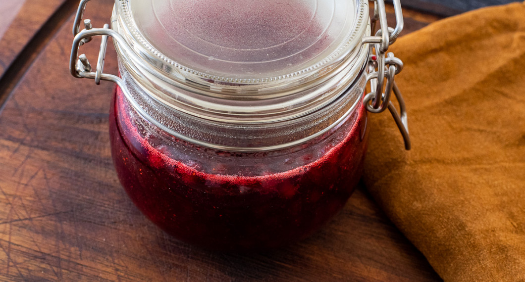 Låt svalna med lock. Ställ kallt i kylen att stelna någon timme innan servering. 