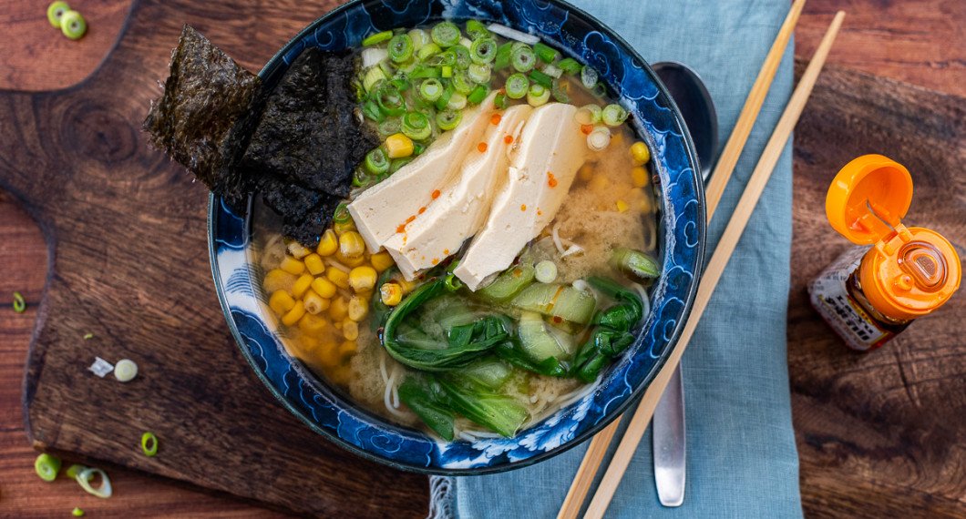 Misoramen med hemgjord tofu kan varieras på många vis och du kan ta det du gillar. 