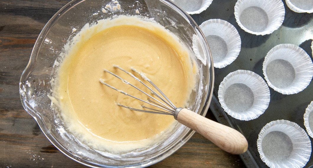 Rör ihop till en smet utan klumpar. 