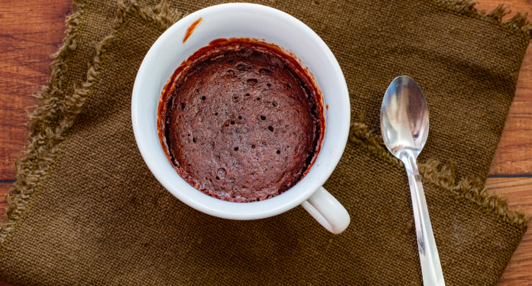 Kör i mikron till önskad konsistens. 45 sekunder för kladdig kaka eller 1 minut för mittemellan samt längre för väl gräddad. 