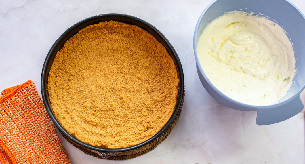 Vänta med att fylla tills bottnen svalnat helt. 