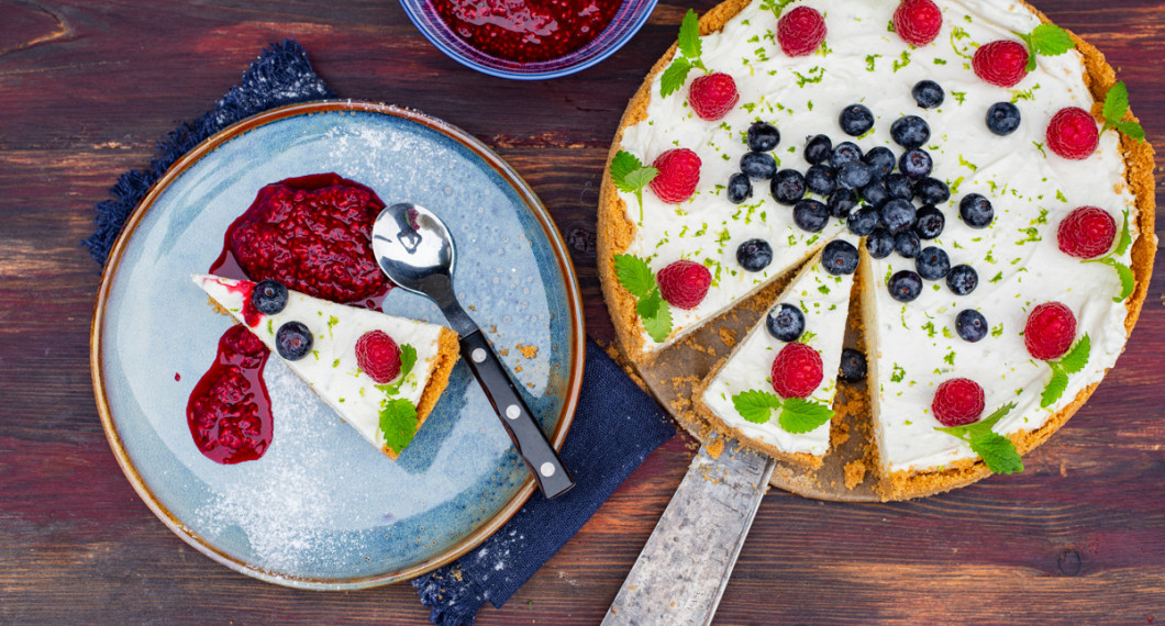 Lägg några skedar hallonsylt över och vid sidan till servering. 