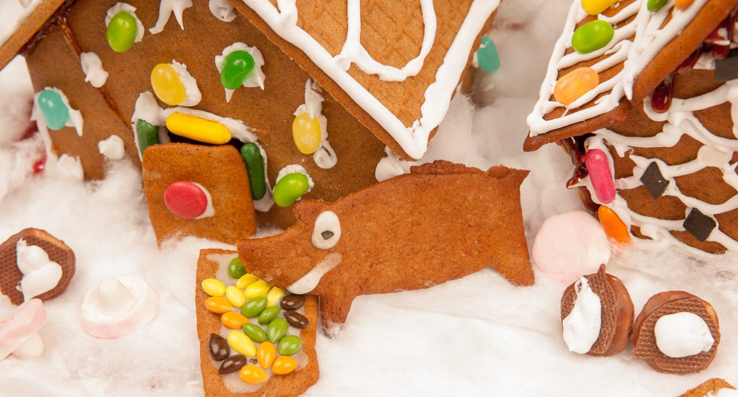 Det som är kul med pepparkakshus är att du kan bygga som du vill och använda fantasin. Här en gris vid pepparkaksstia.