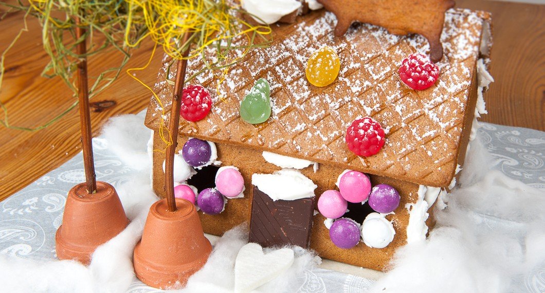 Julgrisen har rymt upp på taket!