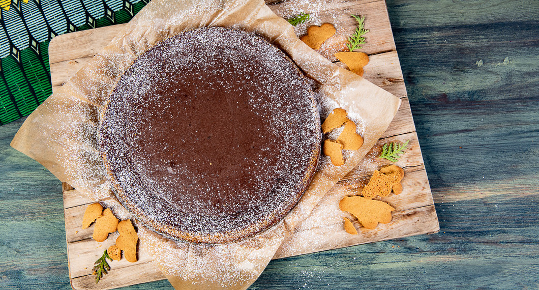Nybakt pepparkladdkaka