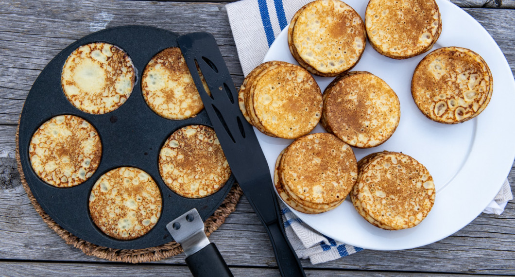Enkelt är att grädda plättarna i ett non-stick plättjärn eller plättlag - en stekpanna för plättar. 
