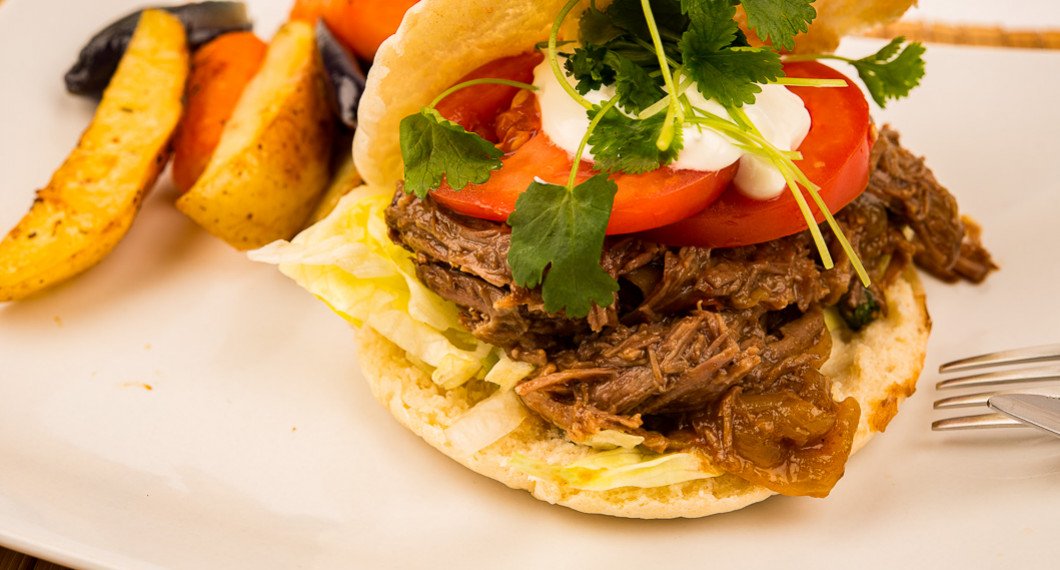 Pulled högrev serverad i pitabröd