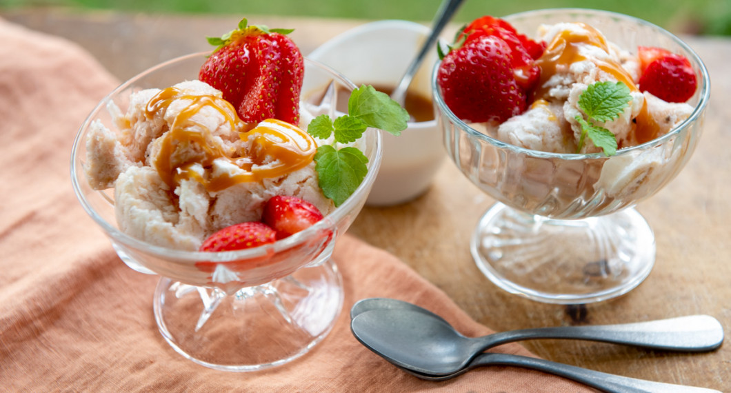 Ett alternativ är att skopa upp semifreddon och servera som glass i coupeglas. 