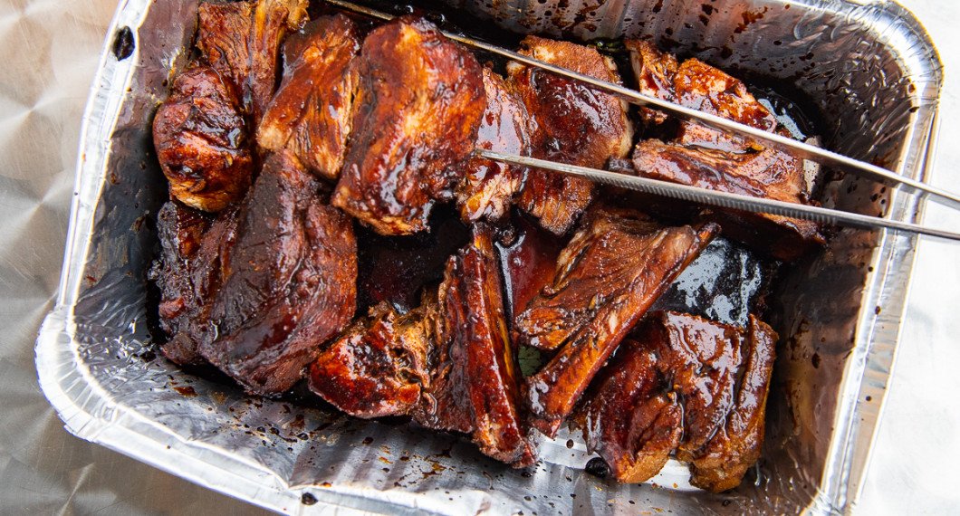 Revbenen kan förvaras i kylen förberedda i bitar i marinad redo att värmas. 