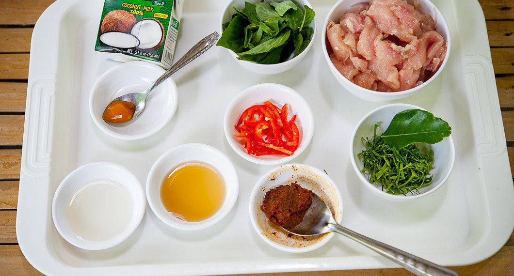 Ingredienser till thaikycklinggrytan