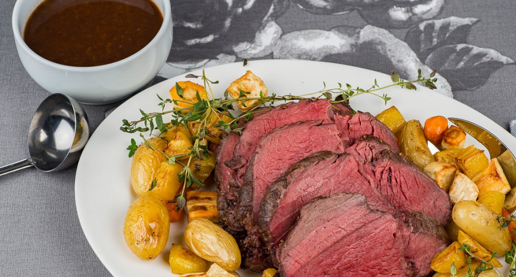 Skysåsen serverad till älgentrecote med rostade grönsaker.