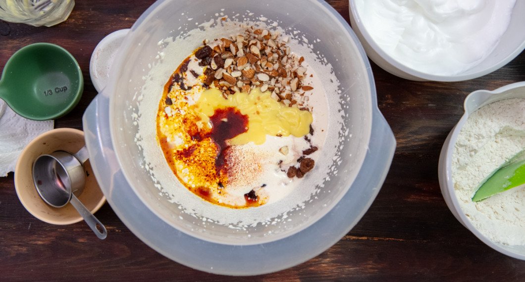 Tillsätt smält smör och glögg. Rör ihop. 