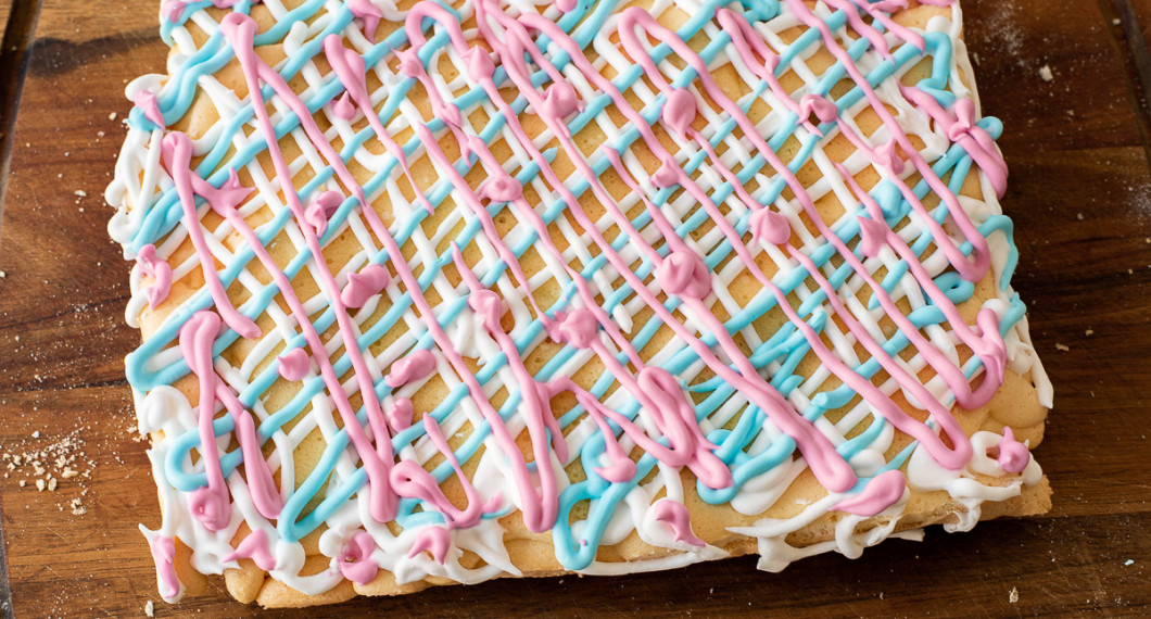 Vidare kan du spritsa med färgas kristyr också. 