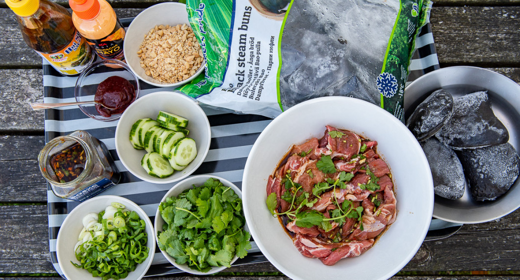 Ingredienser till fyllningen av bao bullarna. 