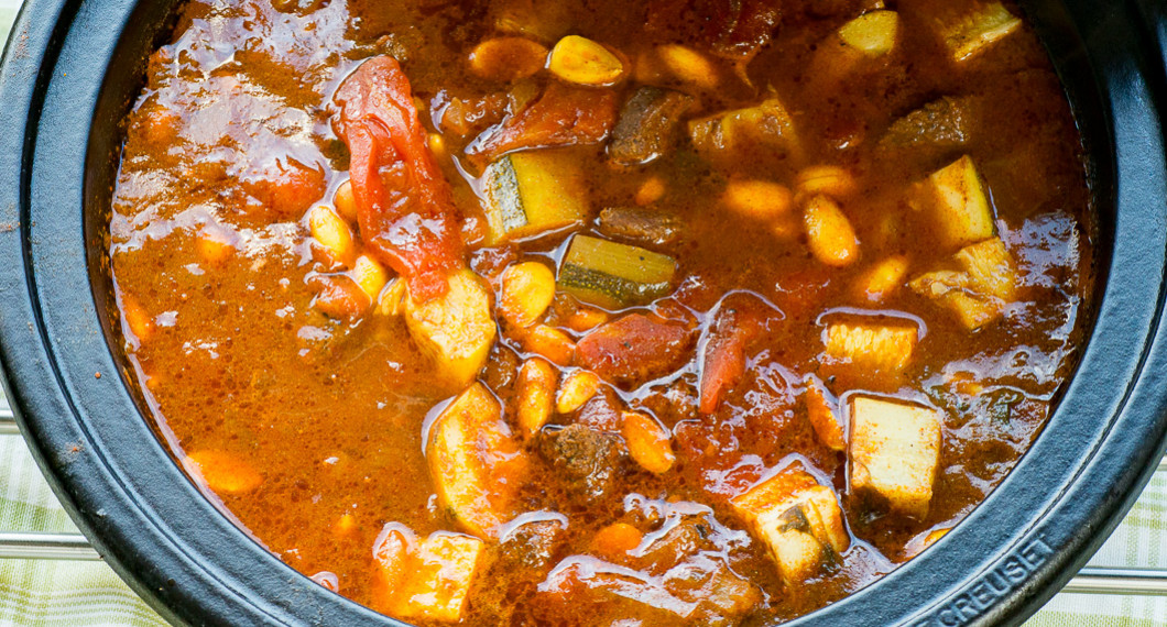 Gryta smaksatt med ras el hanout lagad i tagine