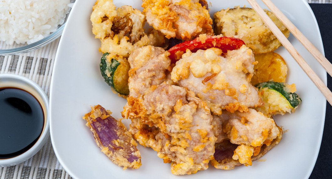 Tempura med kyckling på tallrik