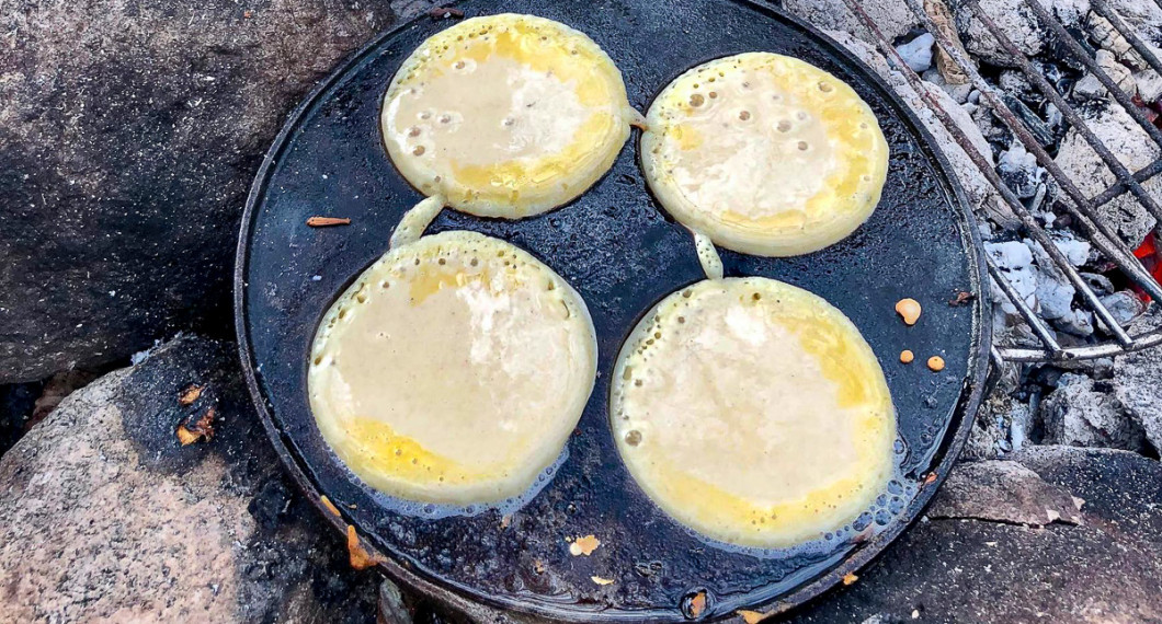 Plättarna steks i smör, margarin eller olja tills de börjar bubbla och fått färg ca 1 minut på varje sida. 