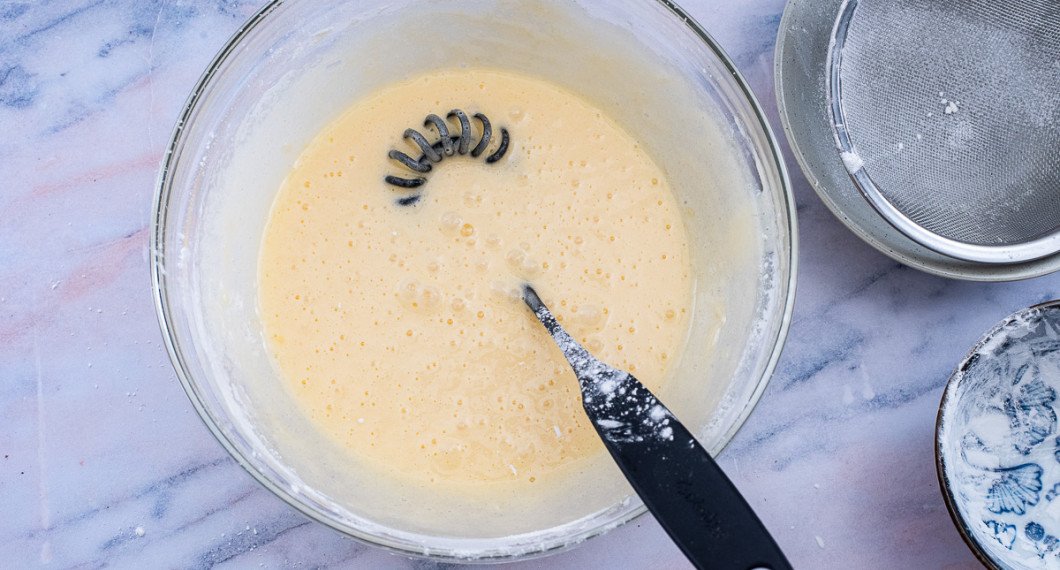 Rör ihop till en klumpfri smet. 