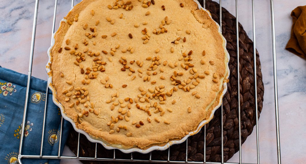 Grädda först på 175 grader i mitten av ugnen i 20 minuter. Sänk värmen och grädda på 160 grader i nedre delen av ugnen i 35 minuter ytterligare. 