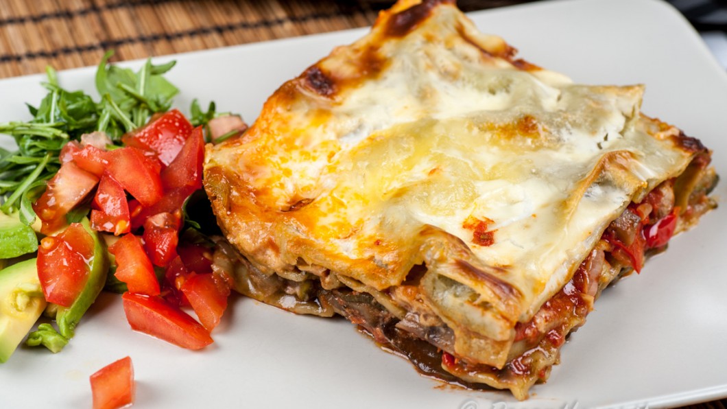 Vegetarisk lasagne med aubergine och mozzarella