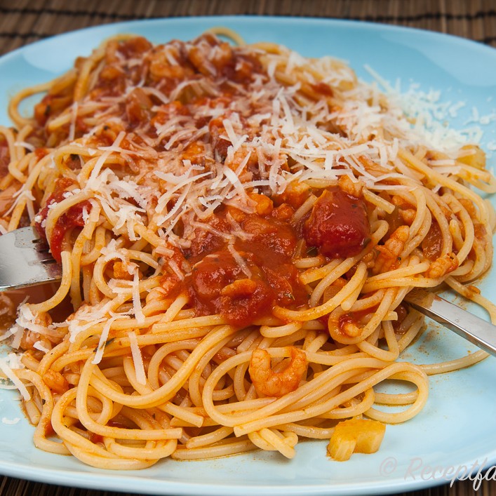 Pasta med räkor i tomatsås