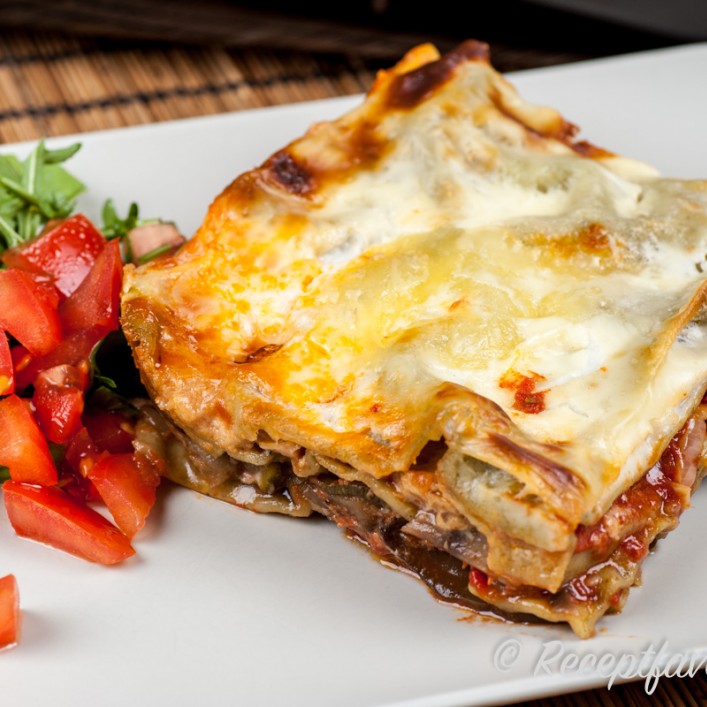 Vegetarisk lasagne med aubergine och mozzarella