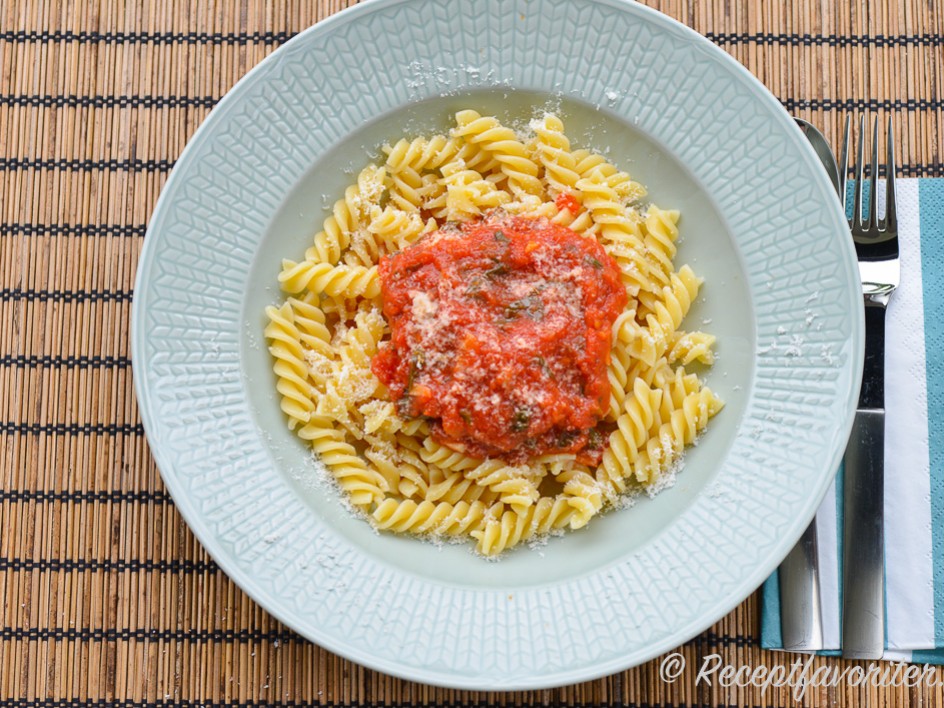 Pasta med tomatsås