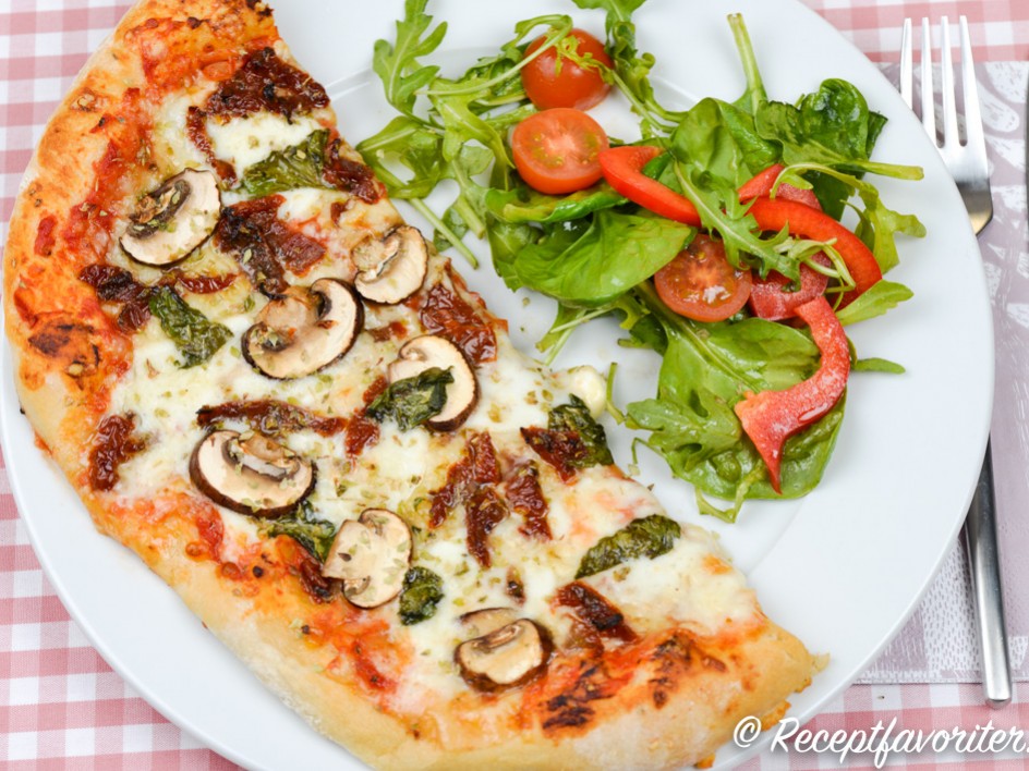hemmagjord vegetarisk pizza