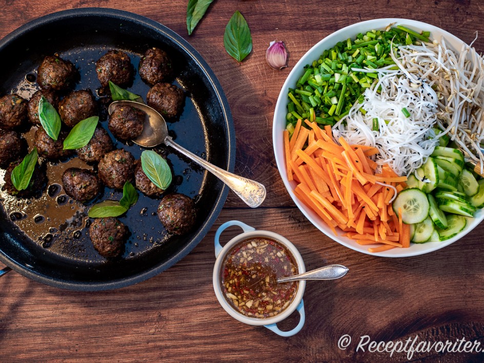 Qiz Zaporijjyada jinsiy aloqa qilish uchun yigit qidirmoqda.