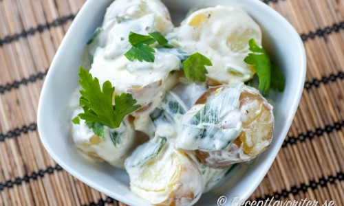 Aiolipotatis - kokt potatis i vitlöksmajonnäs - en slags potatissallad för dig som gillar vitlök - och potatis. 