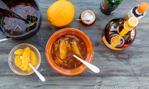 Apelsinsås i skål med ingredienser