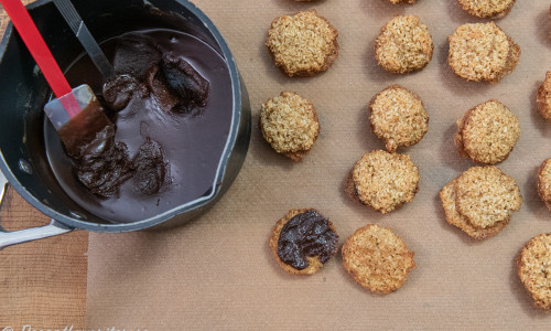 Chokladkräm passar som krämig fyllning i kakor, bakverk och tårtor. 