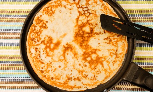 Crêpes-smet att grädda till tunna goda franska pannkakor. 