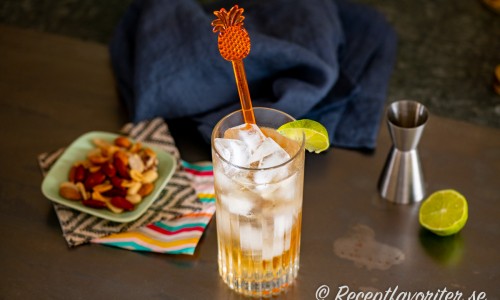 Desert Cooler drink med lime, gin och persikolikör.