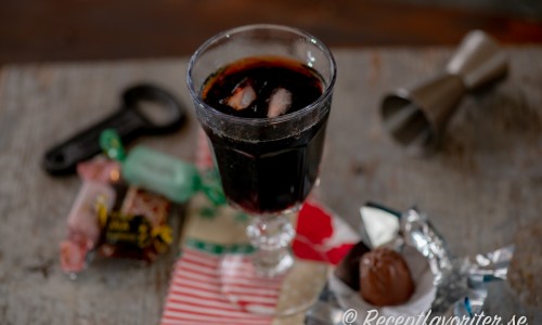 Gin och julmust i glas