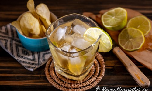 Ginger Joy drink med lime och chips