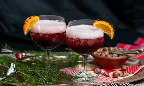En läskande variant på spritz med glögg och bubbel som passar till jul, advent och lucia. 