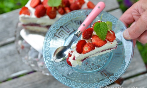Glutenfri tårta - här med färska jordgubbar